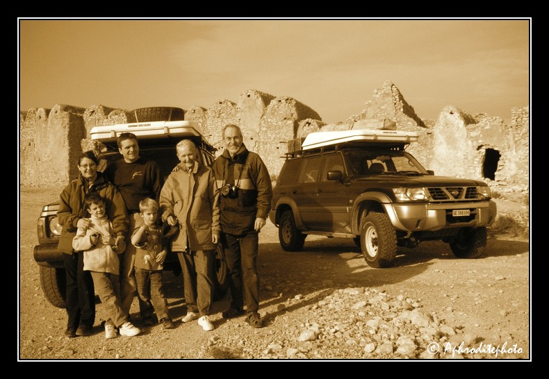 001  Deux 4x4 et la famille au complet pour un raid dans le Sud tunisien 